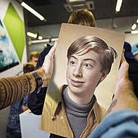 Photo effect - Guy holds photo in hands