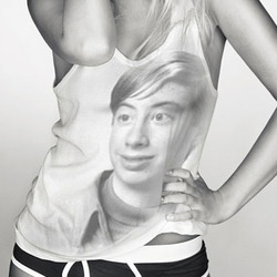 Photo effect - On the cute girl's t-shirt